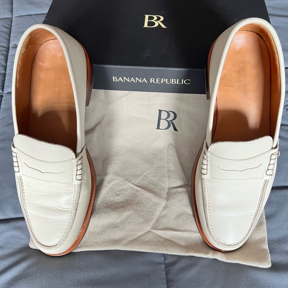 Banana Republic Cream Leather Loafers Elegant Flats